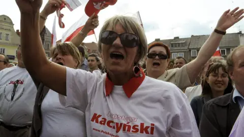 Getty Images Supporters react during an electorial rally of Jaroslaw Kaczynski, leader of Poland's conservative PiS (Law and Justice)