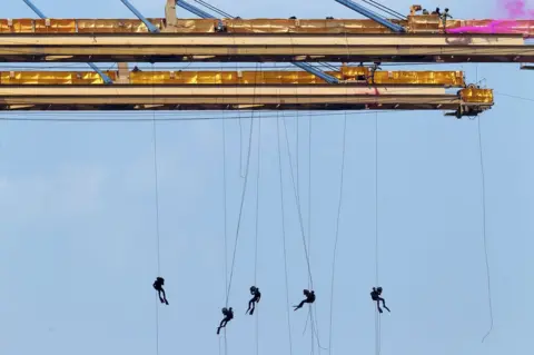 BAGUS INDAHONO/EPA Indonesian military personnel show their skills during a ceremony to mark the 72nd anniversary of Indonesia's military, in Cilegon, Banten, Indonesia, 5 October 2017.