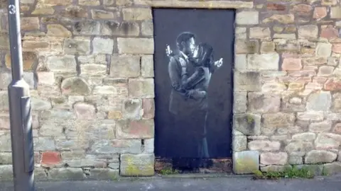 Banksy's Mobile Lovers