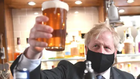 Getty Images Boris Johnson holding a pint of beer in a pub