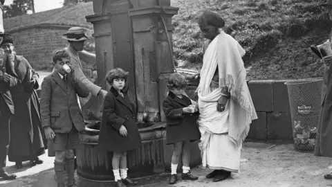 Hulton Archive/Getty Images Children with their Indian nanny at St Ann's Well in Buxton, Derbyshire in August 1922