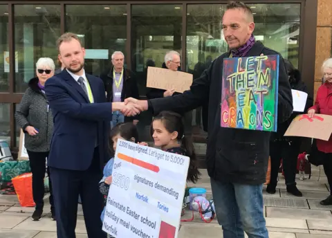 Shaun Whitmore/BBC A petition with 2,500 signatures being presented to the Conservative-run county council