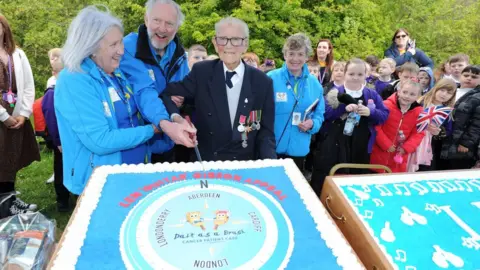 Raoul Dixon / NNP Len Gibson cutting a birthday cake