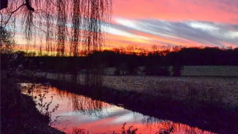 Weather watchers/mhawk360 Red skies over Hertford, Hertfordshire