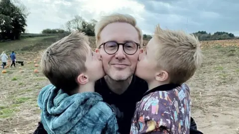 @ianwatkins / Instagram  Ian and his twin boys