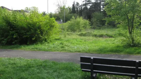 Geograph/Chris Reynolds Hill End Hospital cemetery