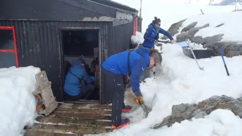 UKAHT Hut work