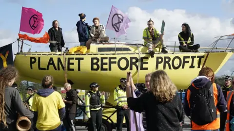 Getty Images Fracking activists block the entrance to the Cuadrilla’s fracking site