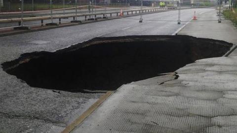 Massive Sinkhole Opens Up On Street In Hertfordshire - BBC Newsround