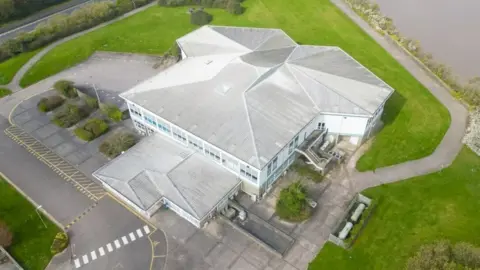 Gympanzees The building at Aust