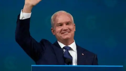 Erin O'Toole waving to supporters at a n event in September 2021