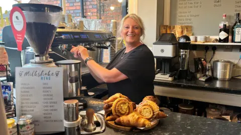 Papillon Lisa Course in Papillon Coffee House in Bedford