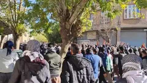 Twitter/@ShadiAsadollahi Anti-government protesters in the Kurdish city of Piranshahr, in north-western Iran, on 21 November 2022