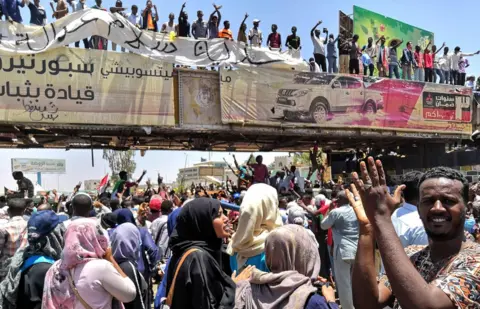 AFP Sudanese protesters rally in front of the military headquarters in the capital Khartoum on 8 April 2019