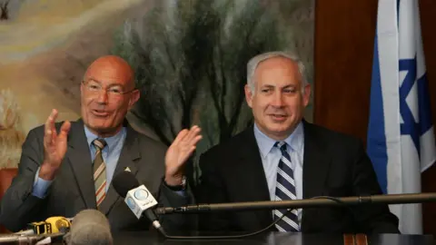 Getty Images File photo showing Arnon Milchan and Benjamin Netanyahu (28 March 2005)