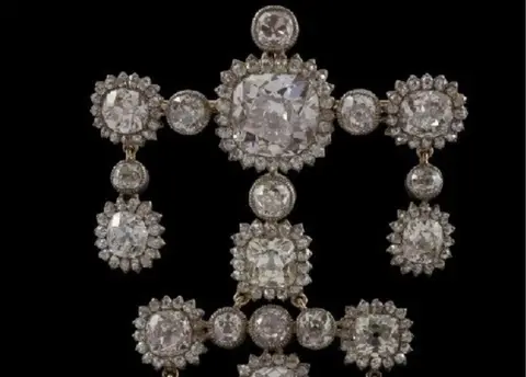 Welbeck Estate Diamond drops and other pendant diamonds