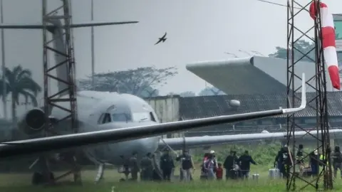 EPA Argentine plane on runway in Guayaquil, 19 Jan 24