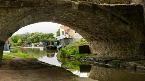 Cliff Kinch Canal at Lower Heyford