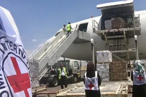 Alexandre Faite/ICRC Medical supplies arrive in Sanaa on a plane chartered by the International Committee of the Red Cross (14 June 2017)