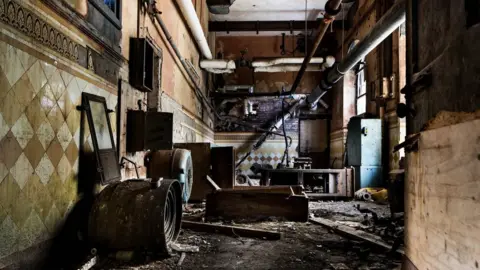 Claire Fear Tone Works interior