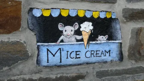 Peter Taylor Mice selling ice cream