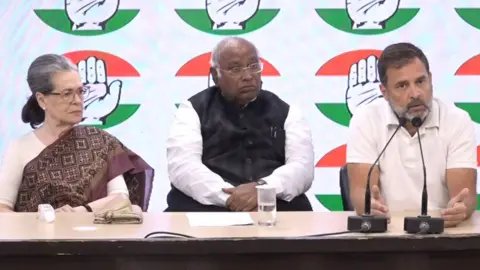 Congress Sonia Gandhi, Mallikarjun Kharge and Rahul Gandhi at the press conference