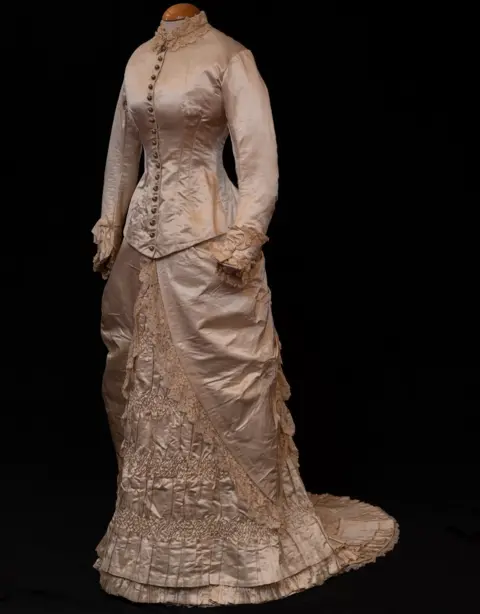 JIM DUNN Wedding dress