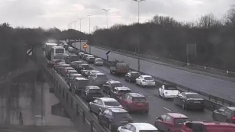 Traffic Wales M4 J28 Tredegar Park (Westbound)