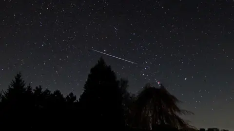 What would a shooting star look like if it was coming straight towards you?  - BBC Science Focus Magazine