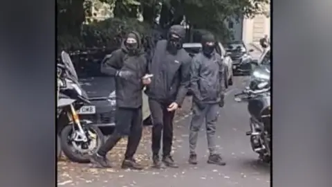 The criminals attempt to break the chain on a motorbike with a hammer