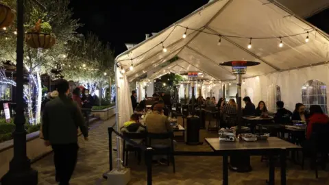 EPA People dine outdoors at a restaurant in Concord, Contra Costa County, California, USA, 20 November 2020.