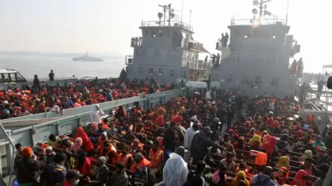 Getty Images Rohingyas prepare to board a ship as they move to Bhasan Char island near Chattogram, Bangladesh