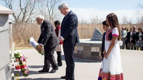 Getty Images Canadian Prime Minister Stephen Harper (C) leaves a wreath with Indian Prime Minister Narendra Modi (L) during a ceremony at the Toronto memorial to the 1985 Air India bombing,on April 16, 2015 in Toronto, Ontario.