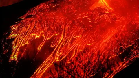 Reuters Mount Etna - lava seen up close