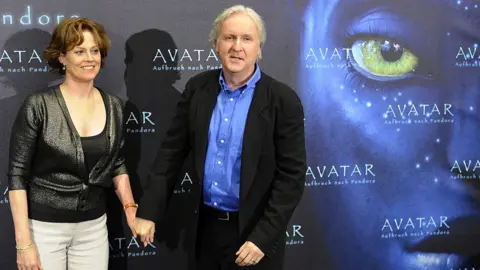 Getty Images Sigourney Weaver and James Cameron with Avatar ad.