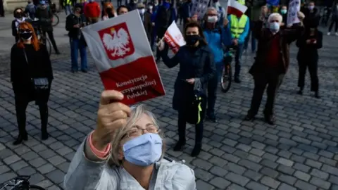 Getty Images People wearing masks at a rally in Wroclaw, Poland, calling for the postponement of the presidential election. Photo: 3 May 2020
