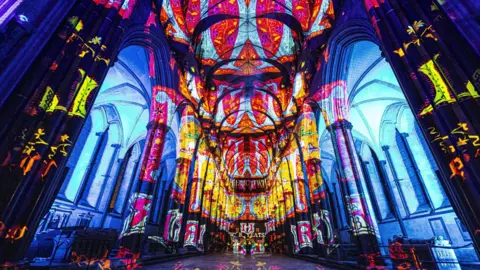 Luxmuralis Colourful art projections