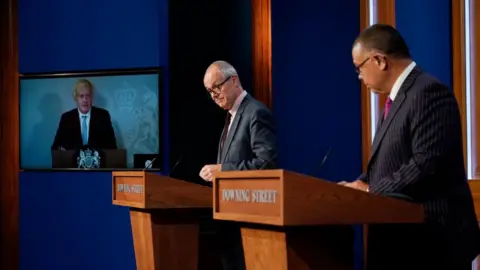 Getty Images Sir Patrick Vallance (centre) at a Covid briefing in 2020