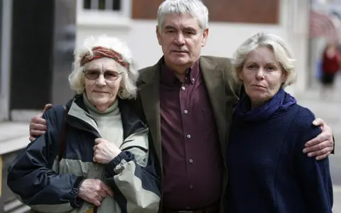 PA Media Isobel Hulsman, Alastair Morgan and Jane McCarthy, the mother, brother and sister of Daniel Morgan, outside Westminster Magistrates Court, London, 24 April 2008