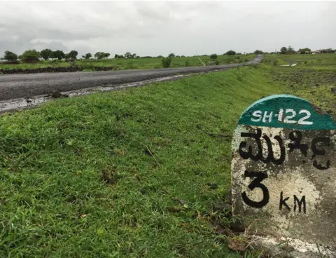 The scenic route leading to the village of Murki