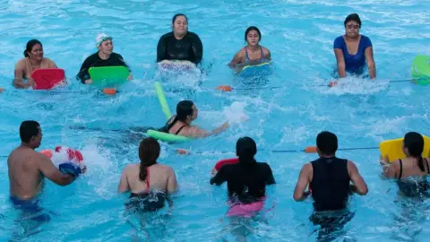 Getty Images Nicaraguan migrants swimming class