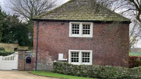 LDRS Cottage in West Bretton, Wakefield