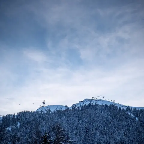 Enrico Vietti An image of snow-covered ridge