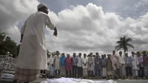 Getty Images Prayers are conducted for the Rohingya who died after a boat sank in rough seas off the coast of Bangladesh carrying over 100 people on 29 September in Inani , Bangladesh