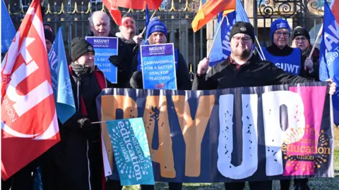 Pacemaker Teaching union members with banners