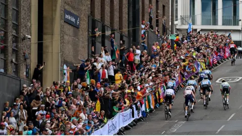 Roads closed as cycling world championships reach final stages