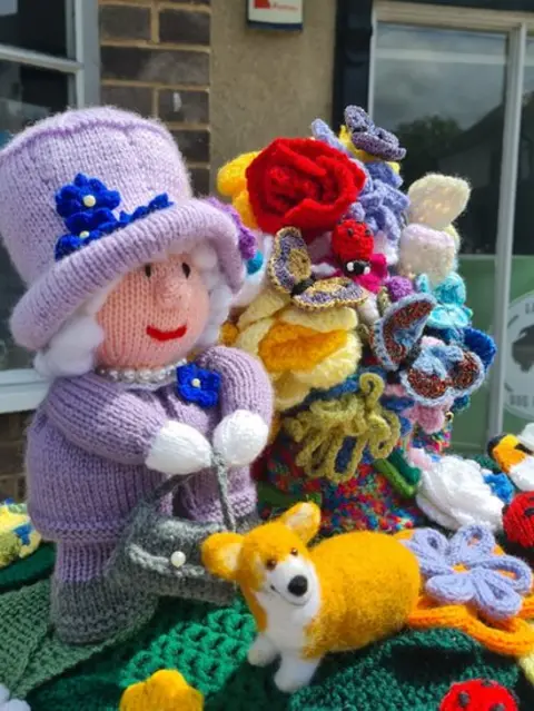 Debbie Moody Postbox topper