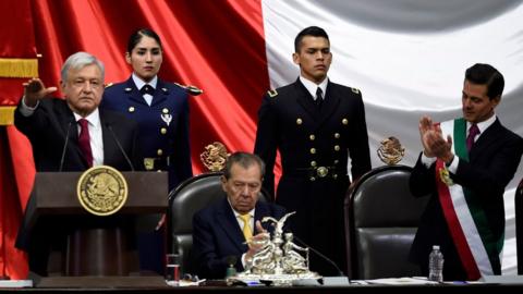 Toma De Protesta De AMLO: 10 Fotos Del Día En Que López Obrador Se ...