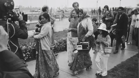 Getty Images Ugandan Asians arriving in Britain