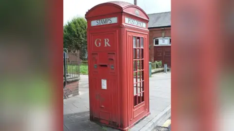 Chris Downer/Geograph The K4 phone box